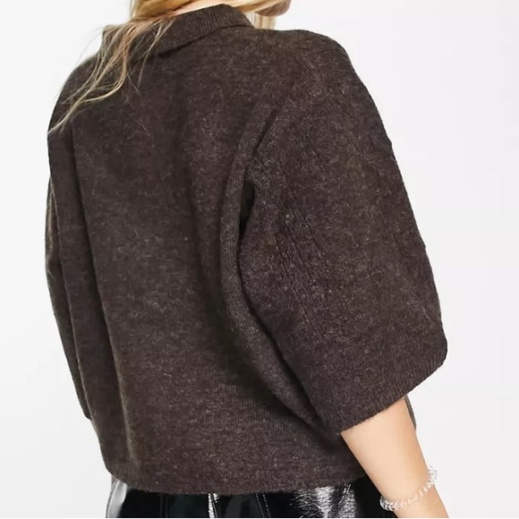 Object button through knitted top - Picture 5 of 5